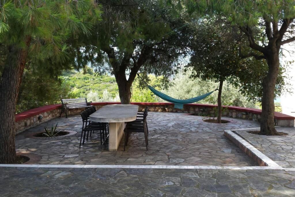 תאולוגוס Secluded House With Great View And Private Beach מראה חיצוני תמונה